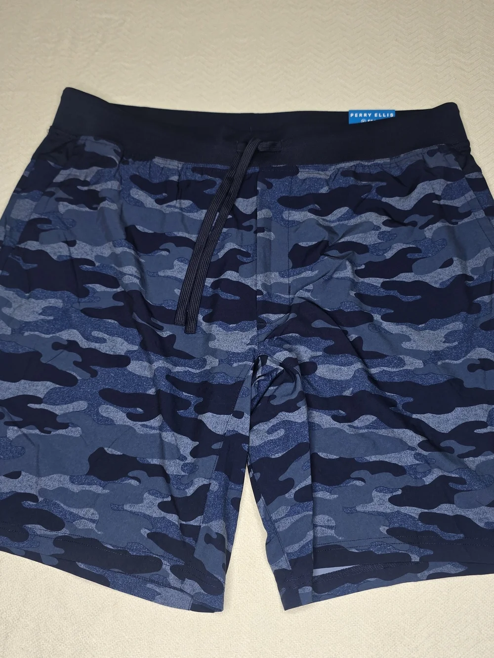 Perry Ellis Sport Men’s XL Blue Camo Performance Shorts NWT